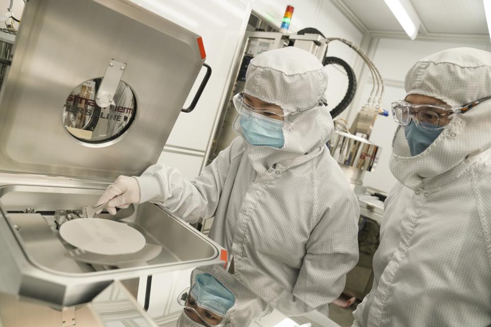 UC Davis nanomicro clean room lab